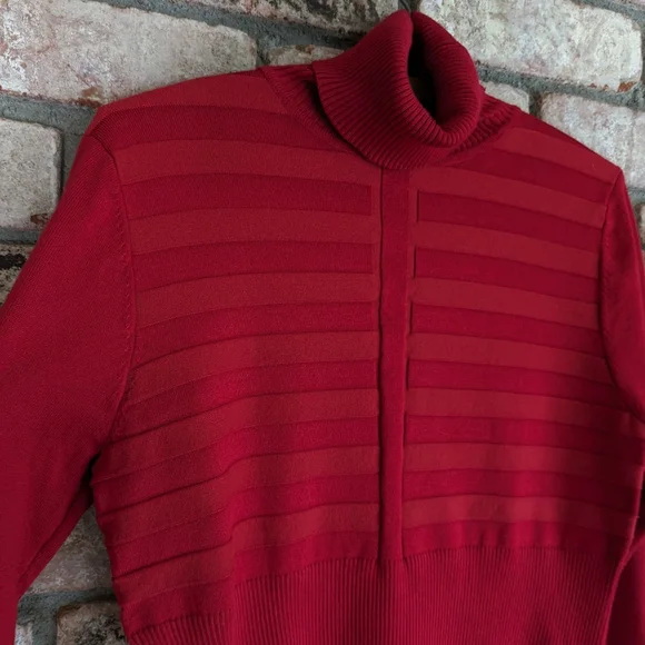 🍷 August Silk Red Turtleneck Ribbed Knit Size M - Picture 2 of 8